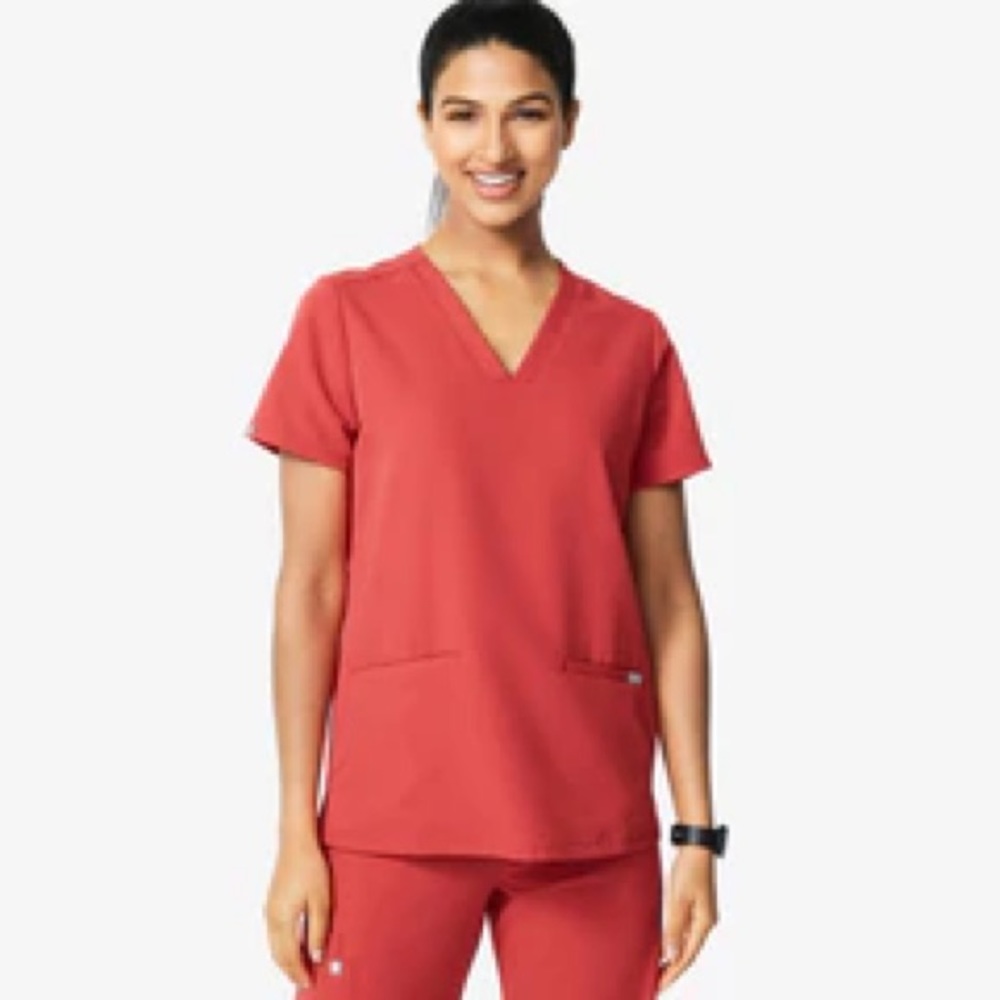 women's Clay Casma - Three-Pocket Scrub Top - S / Clay